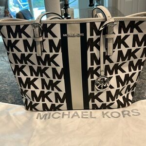 Michael Kors Shoulder Bag/ Michael Kors Wallet